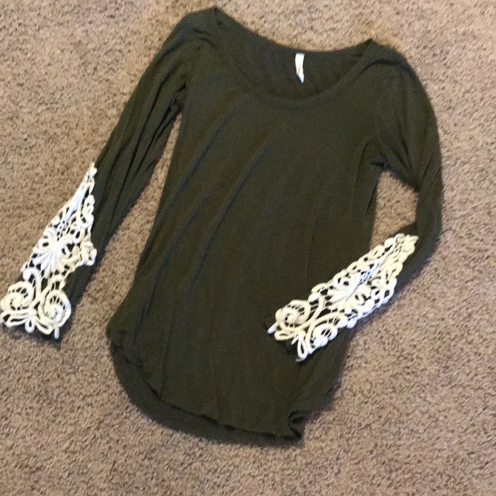 Long sleeve scoop neck top